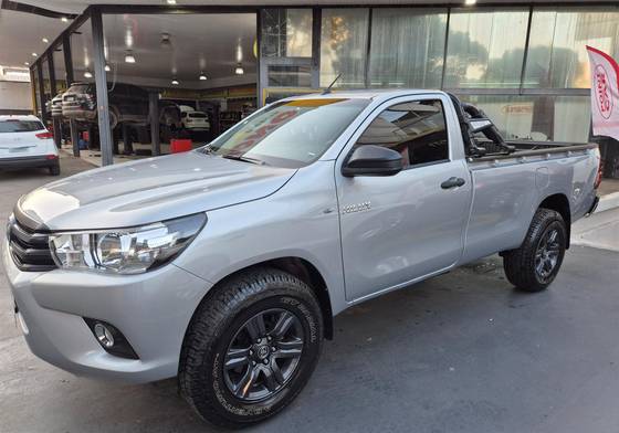 TOYOTA HILUX 2.8 D-4D TURBO DIESEL CS 4X4 AUTOMÁTICO TOYOTA HILUX 2.8 D-4D TURBO DIESEL CS 4X4 AUTOMÁTICO